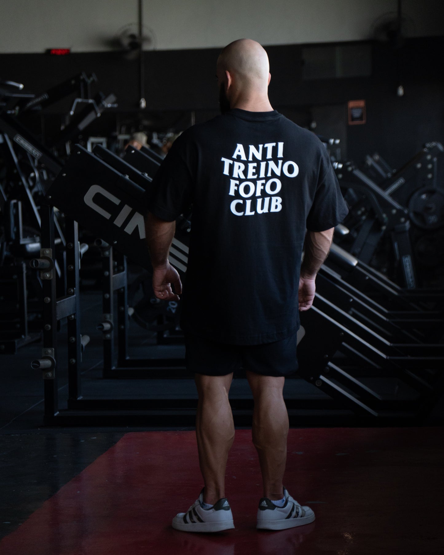 Camiseta Oversized "Anti Treino Fofo Club"
